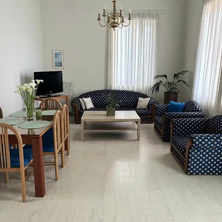 Orange Tree Apartment *